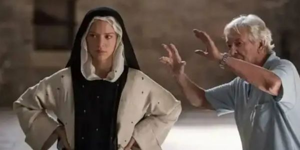 阿彼察邦电影《记忆》中,促使主角走上溯源之路的是什么因素。