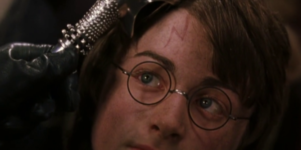 哈利波特的伤疤是什么形状的