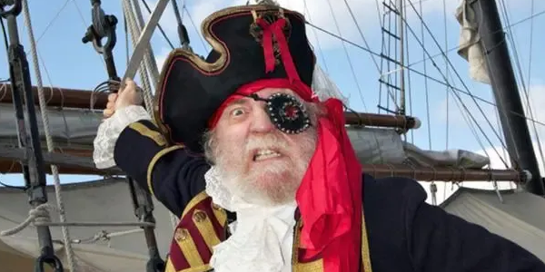 海盗蒙住一只眼睛的原因