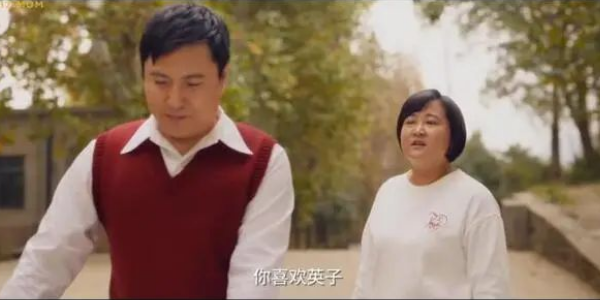 你好,李焕英》的女主角扮演者张小斐凭借此片获得了什么奖项?